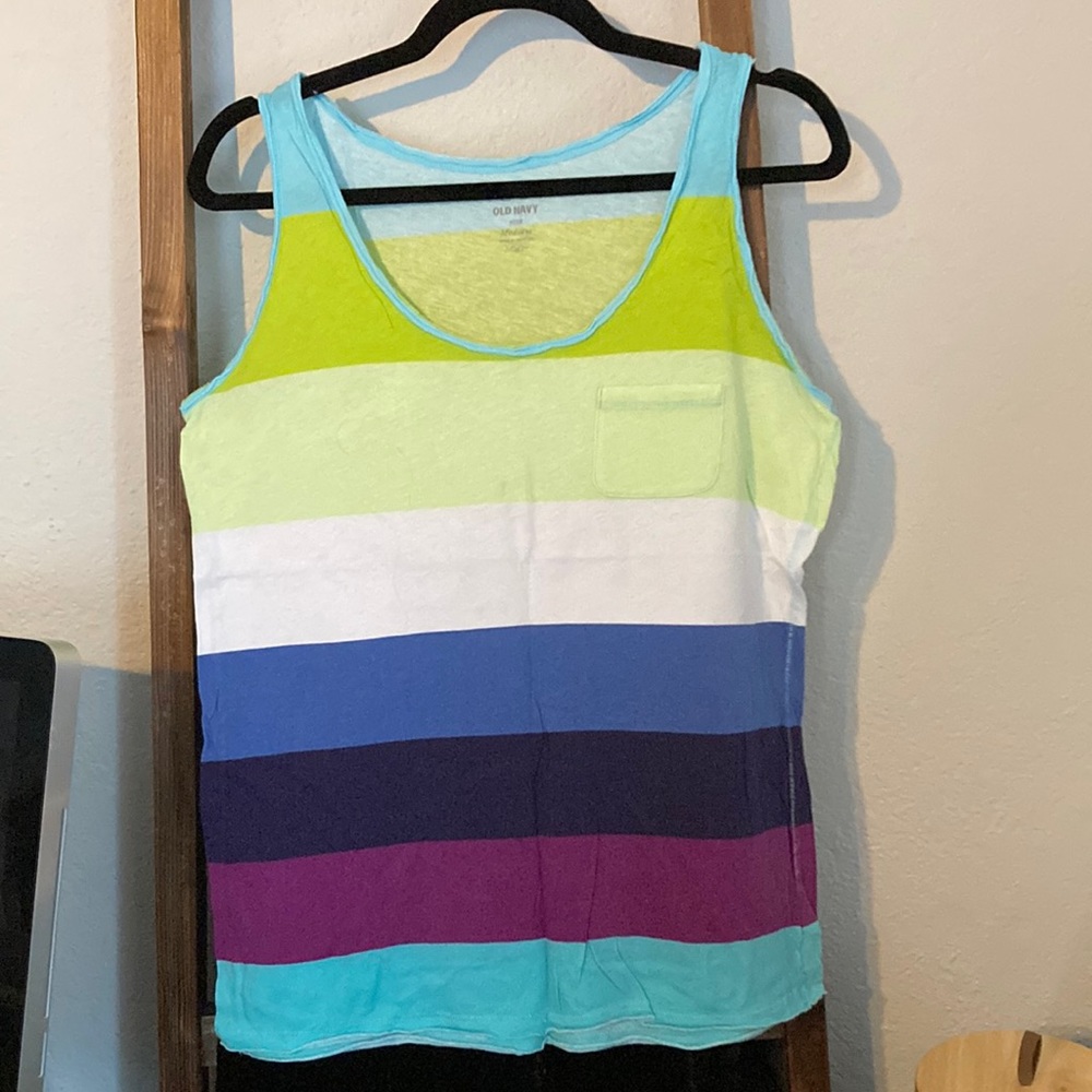 Super cute light weight tank Medium